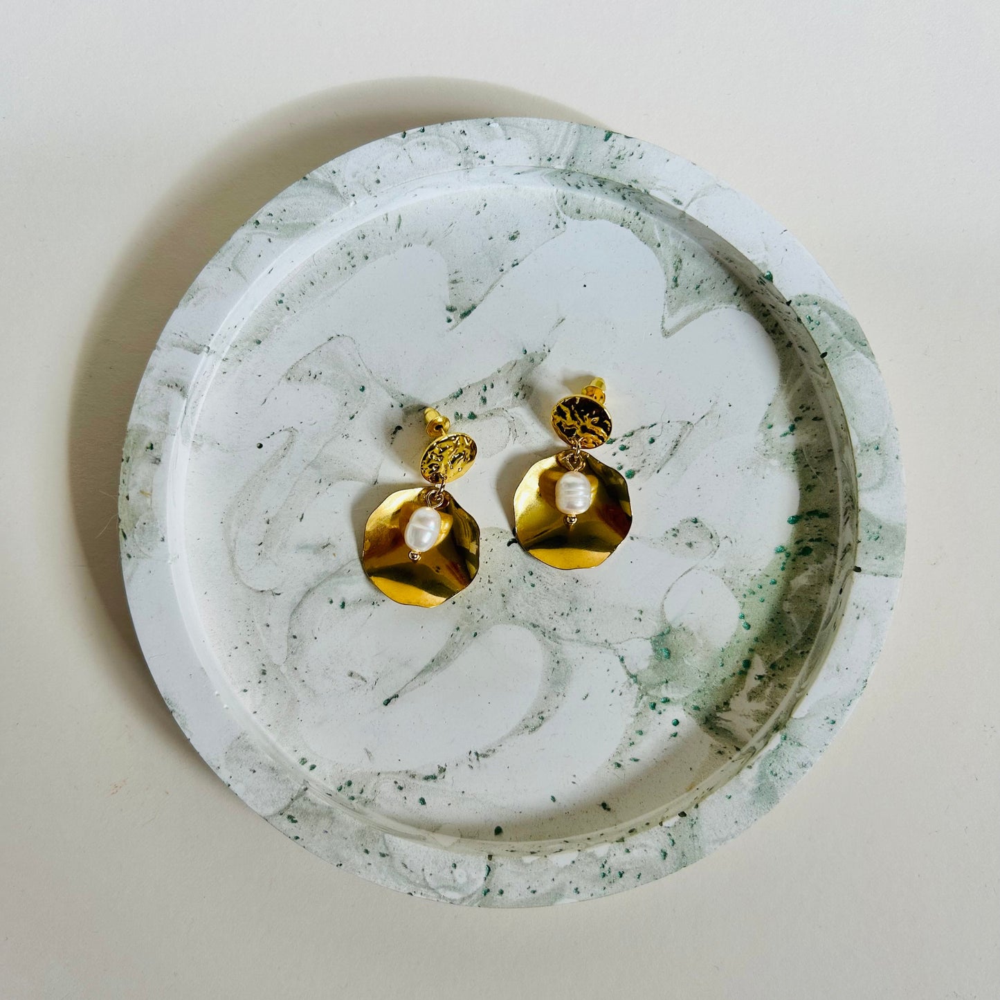Disc & Pearl Oyster Earrings | Large