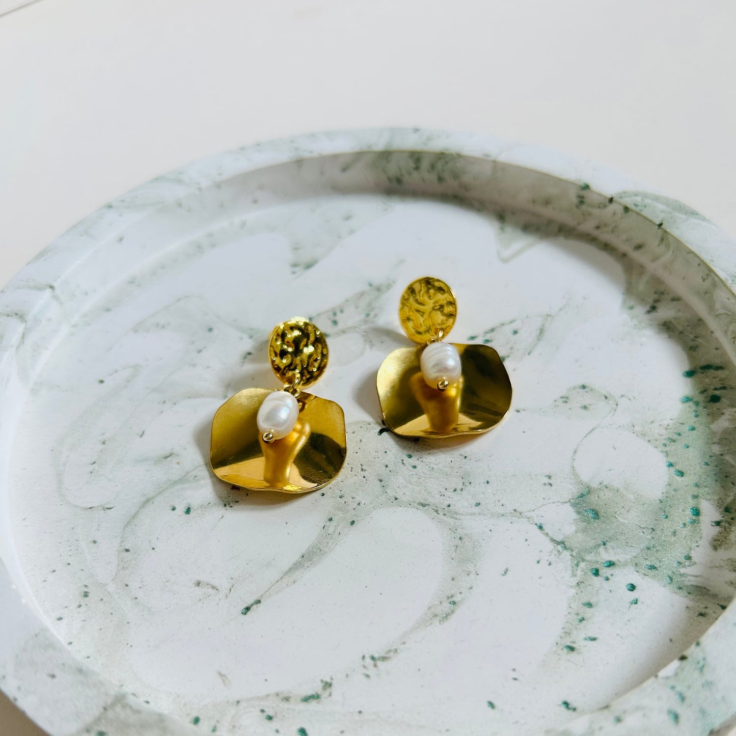 Disc & Pearl Oyster Earrings | Large