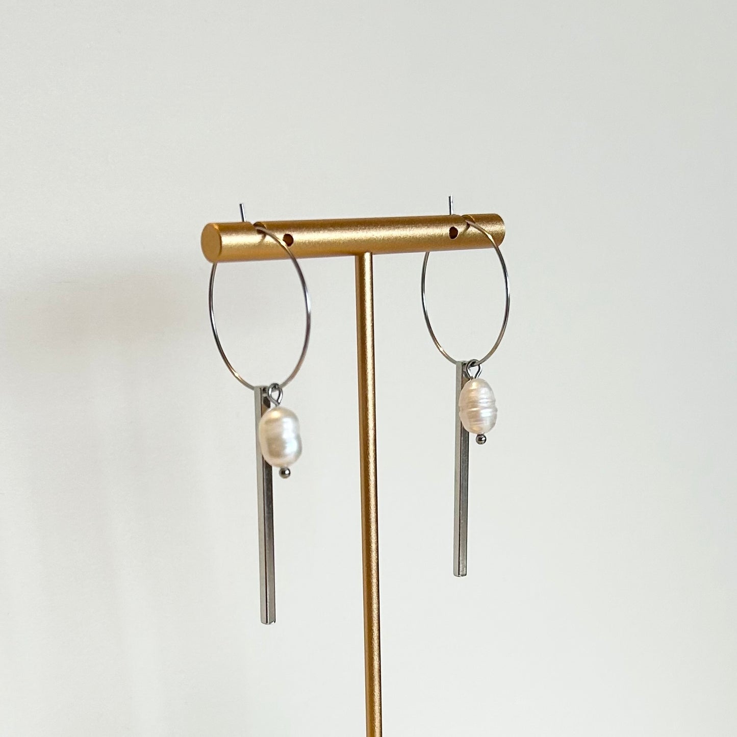 Dune Pearl + Bar Hoop Earrings