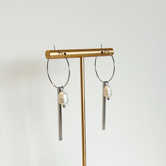 Dune Pearl + Bar Hoop Earrings