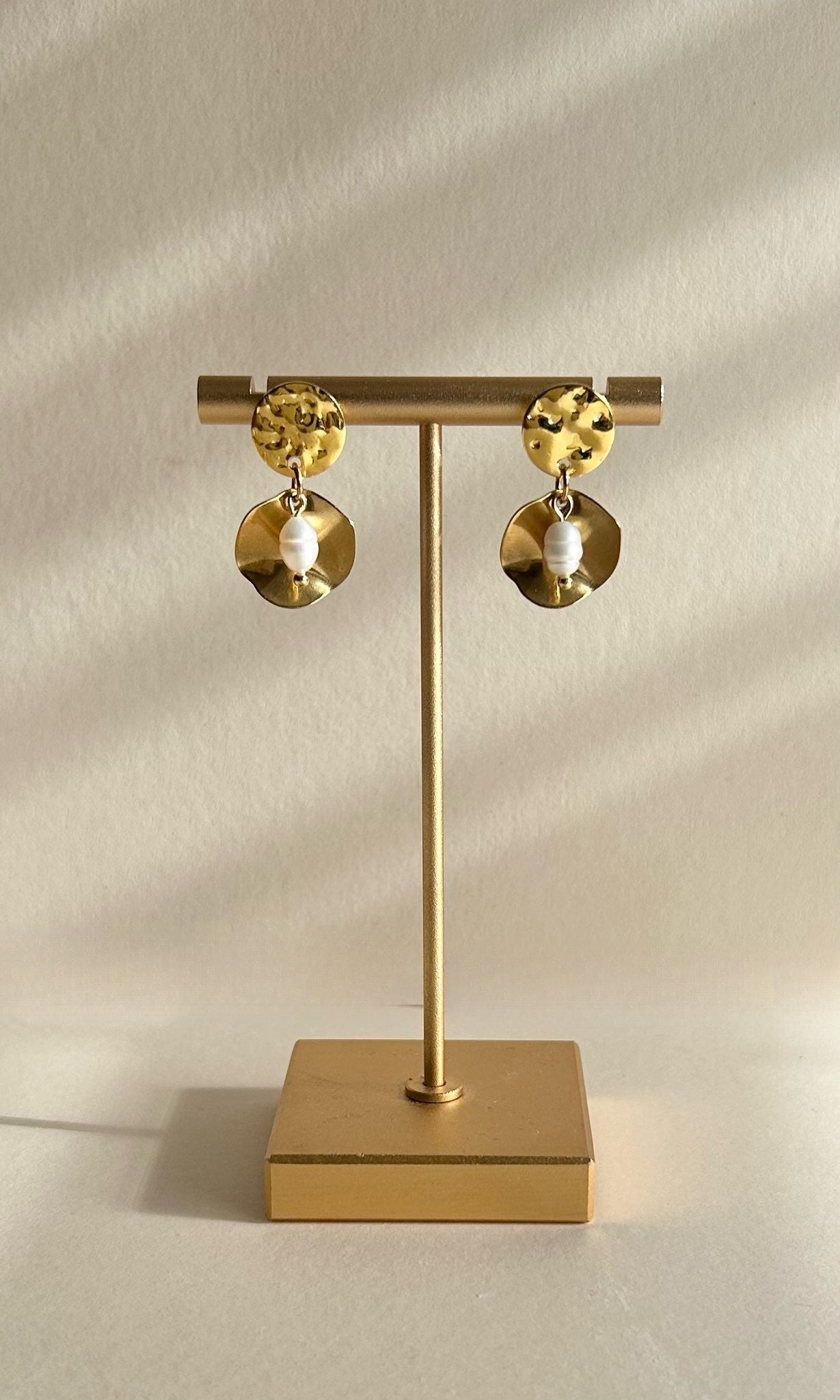 Disc & Pearl Oyster Earrings