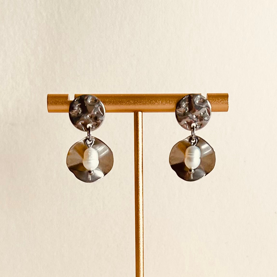 Disc & Pearl Oyster Earrings