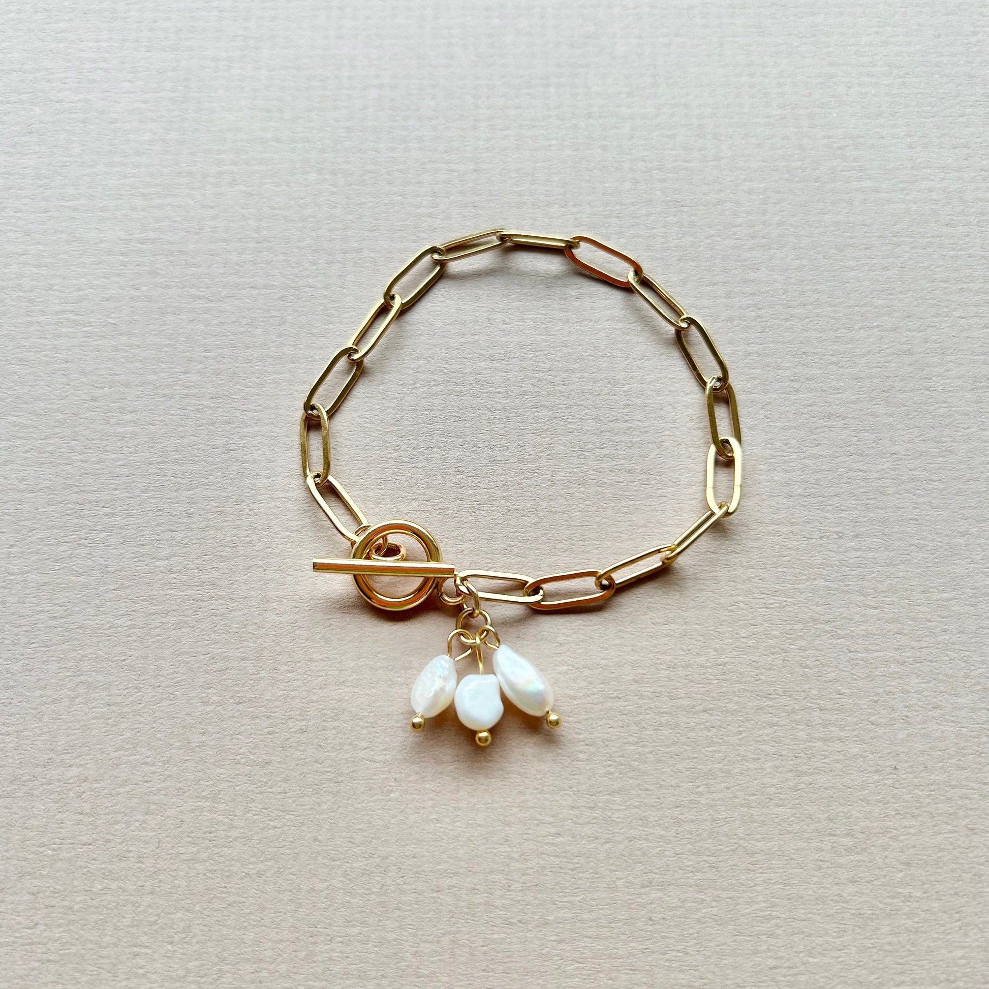 Gold Pearl link bracelet