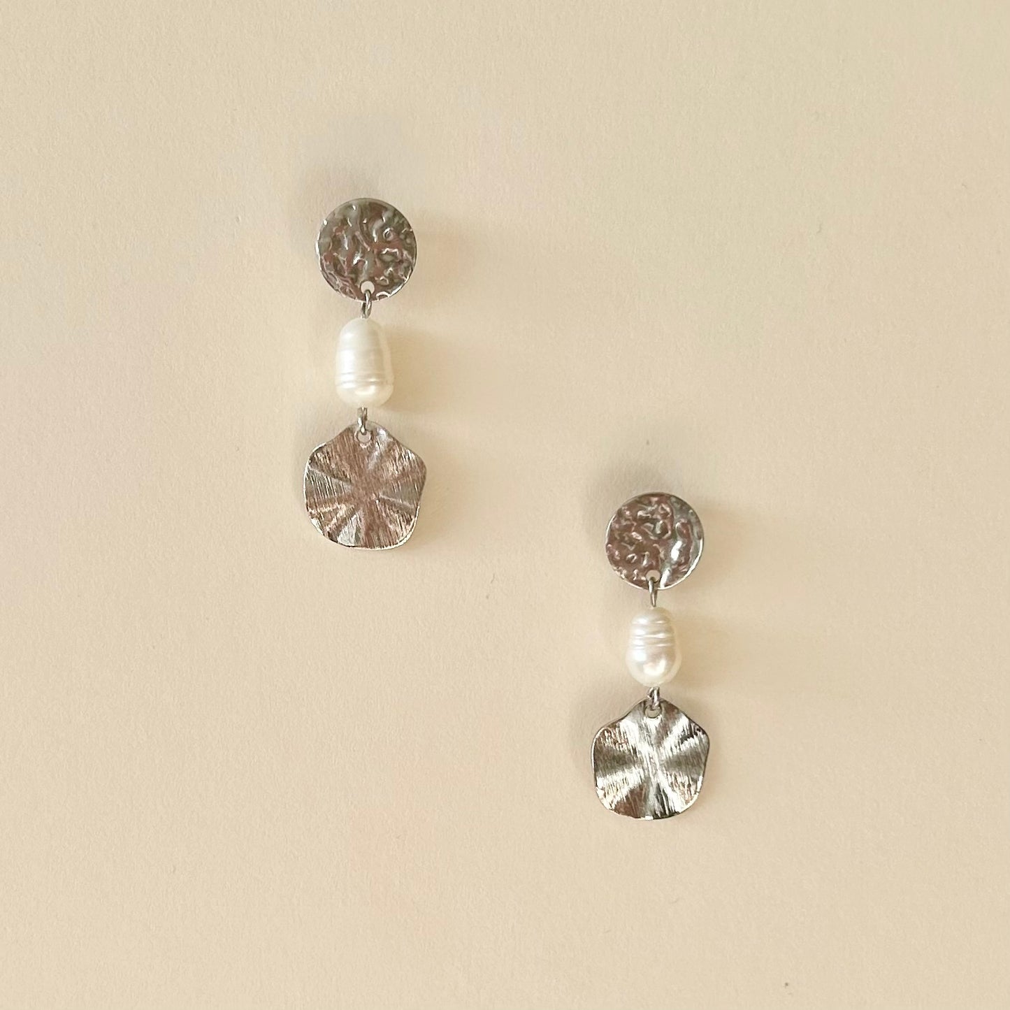 Disc Charm Pearl Earrings